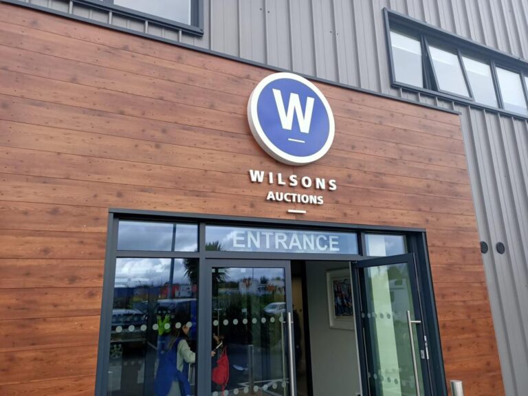 Wilsons Auctions Shop Front